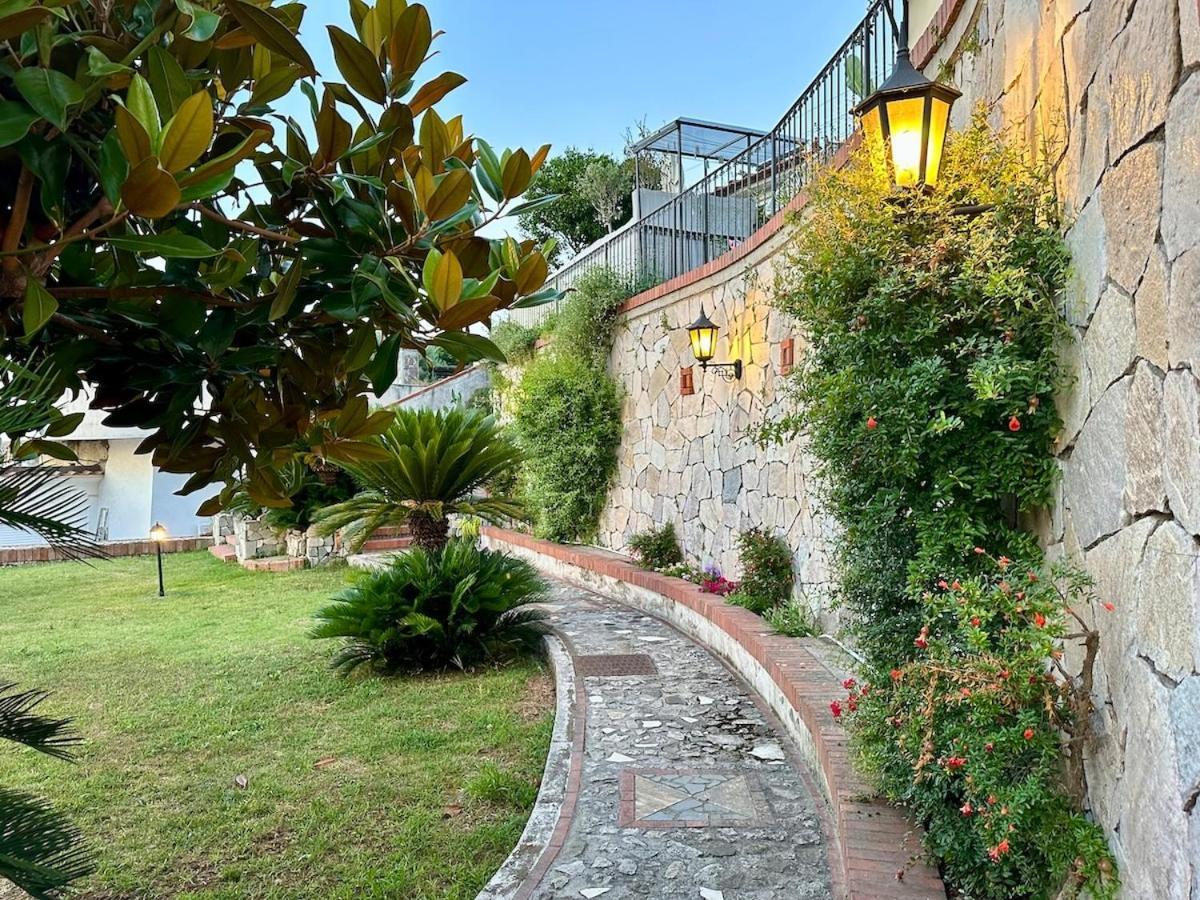 Villa Amalu Capri Piscina E Giardino ภายนอก รูปภาพ